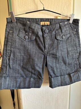 NWOT See Thru Soul Dark Wash Denim Cuffed Shorts, w/side & back pockets Size 29